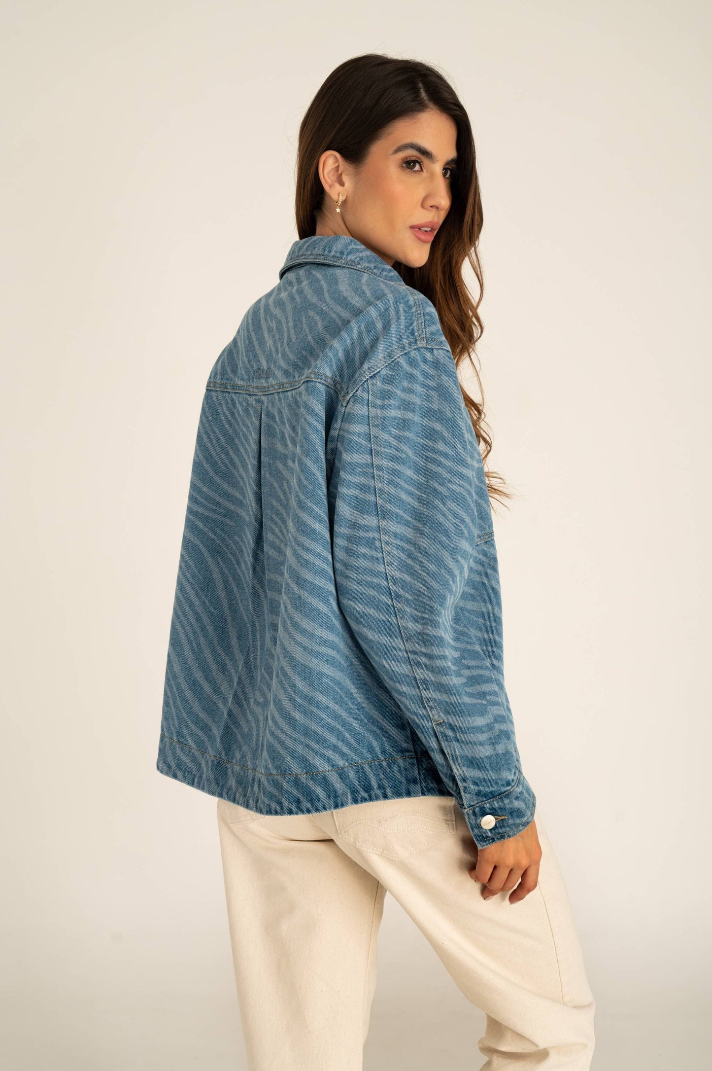 chaqueta oversize mujer jean azul estampada de zebra waara