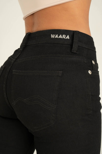 Jeans skinny levanta cola negro waara